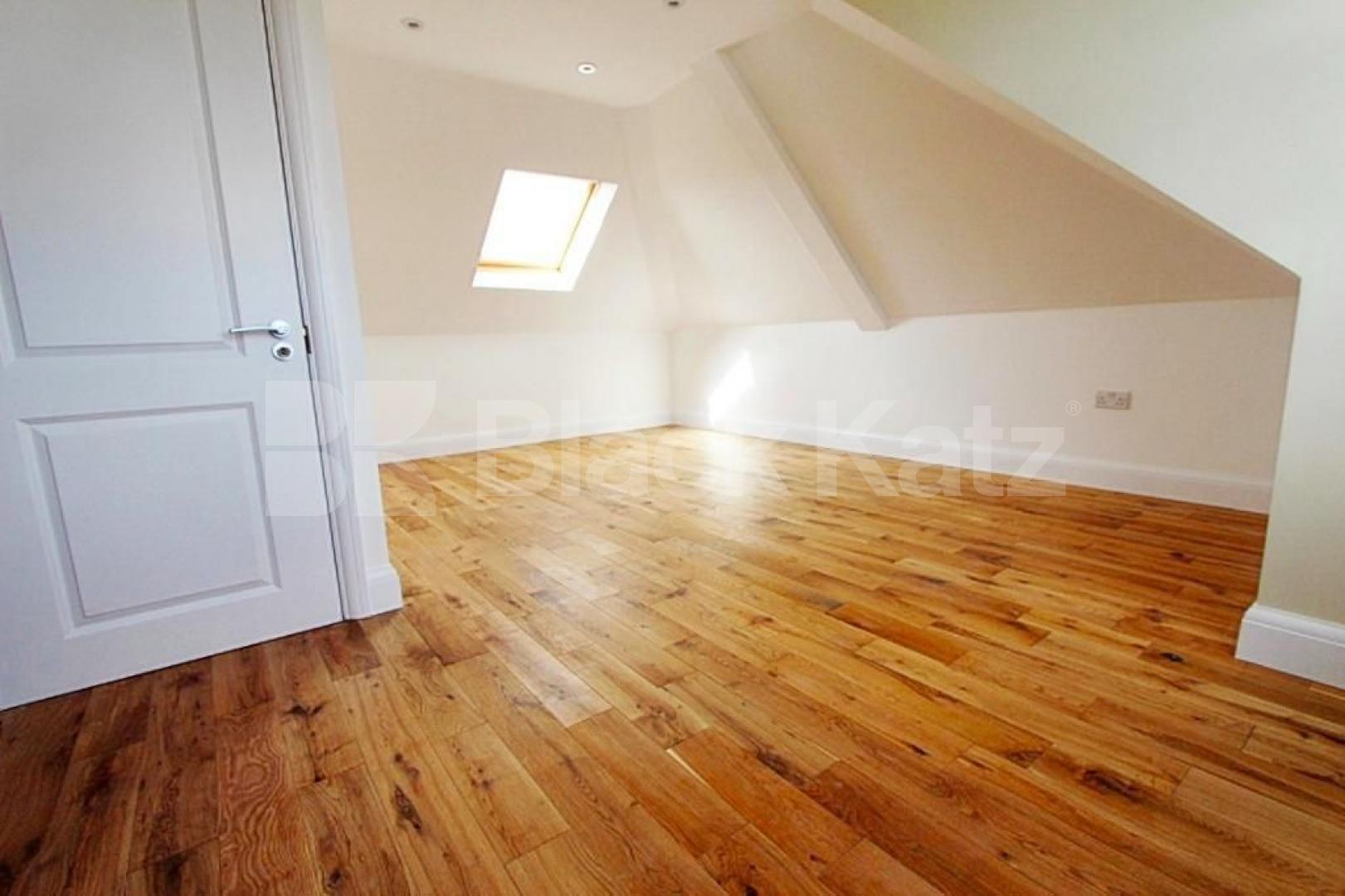 			Gated development!, 2 Bedroom, 1 bath, 1 reception Flat			 Oakleigh Road North, Whetstone